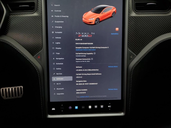 2019 Tesla Model S 100D with VIN 5YJSA1E49KF300356, listed as a Copart auction lot 43312715 with 81,915 mi miles and Salvage title. Bid and sale history available at DreamBid. Image 9.