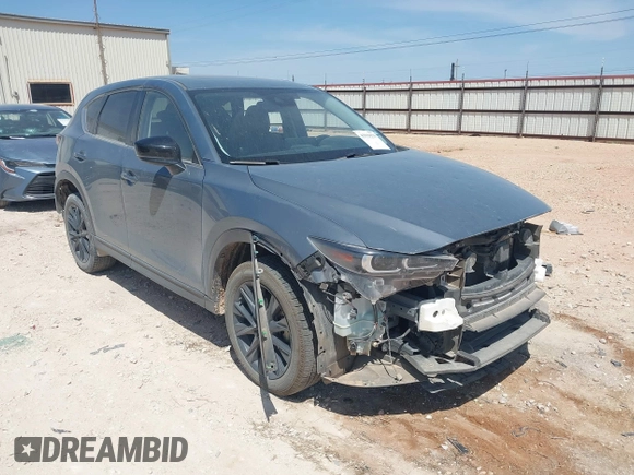 2023 Mazda CX-5 S Carbon Edition z VIN JM3KFBCM7P0164462, wystawiony jako IAAI lot #41919579 z przebiegiem 49 585 mil mil oraz . Historia ofert i sprzedaży dostępna na DreamBid. Obrazek 1.
