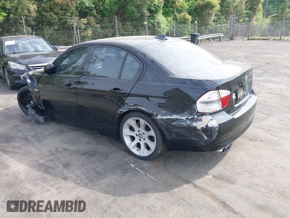 2006 BMW 3 Series 330i with VIN WBAVB33566PS19194, listed as a IAAI auction lot 42092890 with 110,426 mi miles and . Bid and sale history available at DreamBid. Image 3.