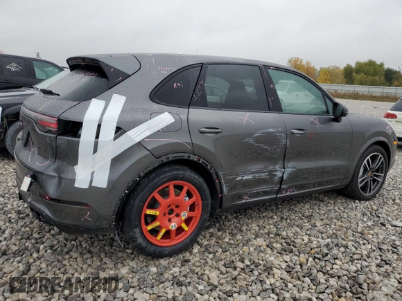 2023 Porsche Cayenne Turbo z VIN WP1AF2AY8PDA20565, wystawiony jako Copart lot #72817943 z przebiegiem 1 694 mil mil oraz . Historia ofert i sprzedaży dostępna na DreamBid. Obrazek 3.
