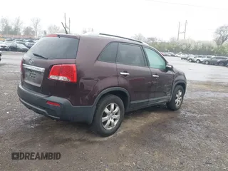 2012 Kia Sorento LX with VIN 5XYKTDA68CG303939, listed as a IAAI auction lot 41917791 with 211,086 mi miles. Bid and sale history available at carsss.com. Image 4.