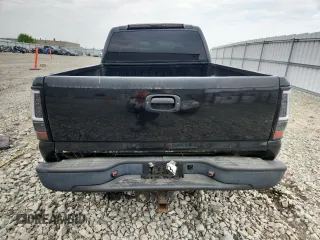 2005 GMC Sierra 2500HD SLE z VIN 1GTHK23U35F816096, wystawiony jako Copart lot #60911045 z przebiegiem 155 164 mil mil oraz Czysty tytuł • Clean title. Historia ofert i sprzedaży dostępna na DreamBid. Obrazek 6.