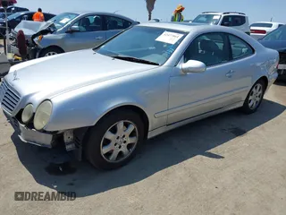 2001 Mercedes-Benz CLK 320/430 z VIN WDBLJ65G51F162092, wystawiony jako IAAI lot #42477861 z przebiegiem 165 725 mil mil oraz . Historia ofert i sprzedaży dostępna na DreamBid. Obrazek 2.