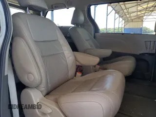 2015 Toyota Sienna Limited z VIN 5TDDK3DC7FS119915, wystawiony jako Copart lot #61974325 z przebiegiem 134 806 mil mil oraz Szkoda całkowita • Salvage title. Historia ofert i sprzedaży dostępna na DreamBid. Obrazek 10.