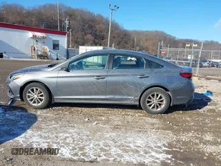 2018 Hyundai Sonata SE with VIN 5NPE24AF5JH679701, listed as a IAAI auction lot 41095174 with 30,579 mi miles and . Bid and sale history available at DreamBid. Image 13.