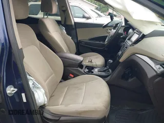 2017 Hyundai Santa Fe 2.4L z VIN 5XYZUDLB9HG421284, wystawiony jako IAAI lot #42441436 z przebiegiem 96 155 mil mil oraz . Historia ofert i sprzedaży dostępna na DreamBid. Obrazek 5.