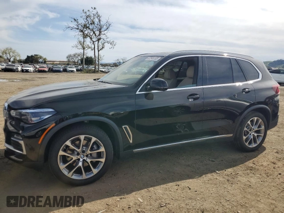 2021 BMW X5 xDrive40i z VIN 5UXCR6C03M9E85738, wystawiony jako Copart lot #47346135 z przebiegiem 28 117 mil mil oraz Szkoda całkowita • Salvage title. Historia ofert i sprzedaży dostępna na DreamBid. Obrazek 1.