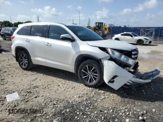2017 Toyota Highlander XLE with VIN 5TDJZRFH2HS397442, listed as a Copart auction lot 60842085 with 109,891 mi miles and Salvage title. Bid and sale history available at DreamBid. Image 4.