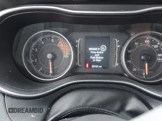 2019 Jeep Cherokee Latitude Plus with VIN 1C4PJLLN5KD171875, listed as a IAAI auction lot 41522475 with 82,161 mi miles. Bid and sale history available at carsss.com. Image 7.