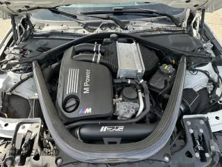 2015 BMW M4 z VIN WBS3R9C58FK332532, wystawiony jako Copart lot #59045225 z przebiegiem 127 199 mil mil oraz Tytuł czysty. Historia ofert i sprzedaży dostępna na DreamBid. Obrazek 7.