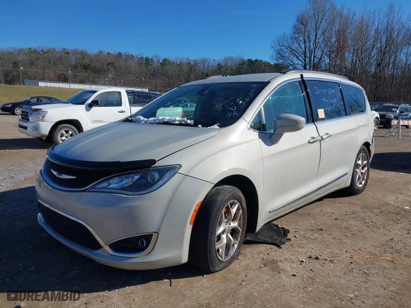 2017 Chrysler Pacifica Touring-L with VIN 2C4RC1BG2HR667880, listed as a IAAI auction lot 41541135 with 1 mi miles. Bid and sale history available at carsss.com. Image 16.