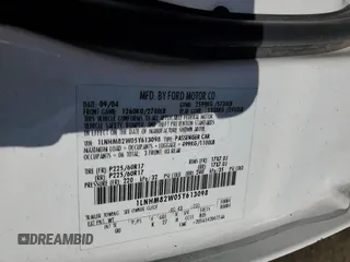 2005 Lincoln Town Car Signature Limited z VIN 1LNHM82W05Y613098, wystawiony jako Copart lot #45887385 z przebiegiem Nie podano mil oraz Szkoda całkowita • Salvage title. Historia ofert i sprzedaży dostępna na DreamBid. Obrazek 12.