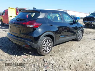 2021 Nissan Kicks SV with VIN 3N1CP5CV4ML497045, listed as a IAAI auction lot 41785445 with 75,768 mi miles. Bid and sale history available at carsss.com. Image 4.