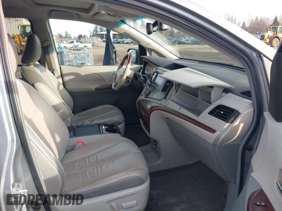2011 Toyota Sienna XLE with VIN 5TDDK3DC9BS019003, listed as a IAAI auction lot 41359834 with 1 mi miles. Bid and sale history available at carsss.com. Image 5.