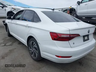 2020 Volkswagen Jetta SEL z VIN 3VWEB7BU4LM008013, wystawiony jako IAAI lot #42182821 z przebiegiem 66 118 mil mil oraz . Historia ofert i sprzedaży dostępna na DreamBid. Obrazek 3.