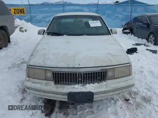 1991 Lincoln Continental with VIN 1LNCM9745MY632946, listed as a IAAI auction lot 41561785 with 124,186 mi miles and . Bid and sale history available at DreamBid. Image 13.