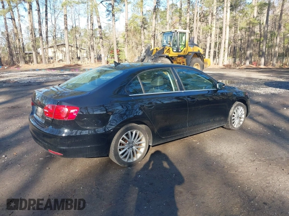 2012 Volkswagen Jetta Sedan SEL w/Sunroof with VIN 3VWLX7AJ2CM409673, listed as a IAAI auction lot 41860309 with 186,661 mi miles. Bid and sale history available at carsss.com. Image 4.