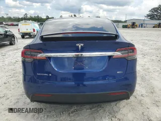 2016 Tesla Model X 70D z VIN 5YJXCBE27GF007972, wystawiony jako Copart lot #53945325 z przebiegiem 83 395 mil mil oraz Szkody całkowita. Historia ofert i sprzedaży dostępna na DreamBid. Obrazek 6.