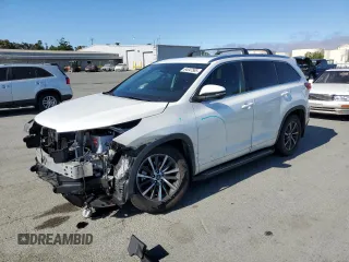 2017 Toyota Highlander XLE with VIN 5TDJZRFHXHS417209, listed as a Copart auction lot 64847585 with 46,693 mi miles and Salvage title. Bid and sale history available at DreamBid. Image 1.