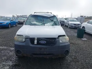 2007 Ford Escape XLS with VIN 1FMYU02Z17KB52415, listed as a IAAI auction lot 40797438 with 231,595 mi miles. Bid and sale history available at carsss.com. Image 11.