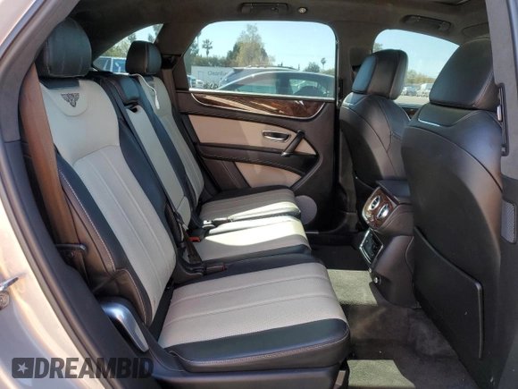 2018 Bentley Bentayga Signature z VIN SJAAC4ZV0JC020171, wystawiony jako Copart lot #48413645 z przebiegiem 76 196 mil mil oraz Szkody całkowita. Historia ofert i sprzedaży dostępna na DreamBid. Obrazek 11.