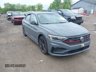 2019 Volkswagen Jetta GLI S z VIN 3VW6T7BU8KM176379, wystawiony jako IAAI lot #42230343 z przebiegiem 62 705 mil mil oraz . Historia ofert i sprzedaży dostępna na DreamBid. Obrazek 1.
