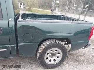 2006 Chevrolet Silverado 1500 LT2 with VIN 2GCEC13Z761319227, listed as a IAAI auction lot 41791080 with 302,075 mi miles. Bid and sale history available at carsss.com. Image 18.