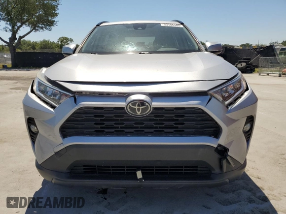2019 Toyota RAV4 XLE with VIN JTMW1RFV3KD038428, listed as a Copart auction lot 53186505 with 60,927 mi miles and Salvage Title. Bid and sale history available at carsss.com. Image 5.