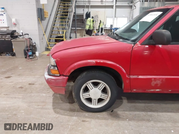 1999 Chevrolet S-10 LS with VIN 1GCCS1449XK163562, listed as a IAAI auction lot 40983215 with 57,489 mi miles. Bid and sale history available at carsss.com. Image 12.