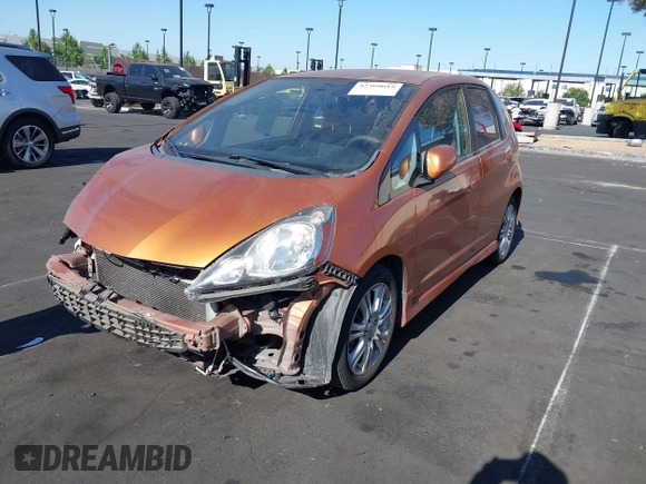 2011 Honda Fit Sport z VIN JHMGE8H59BS008957, wystawiony jako IAAI lot #42360019 z przebiegiem 158 975 mil mil oraz . Historia ofert i sprzedaży dostępna na DreamBid. Obrazek 2.