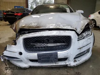 2016 Jaguar XJ R-Sport z VIN SAJWJ1CD8G8W02055, wystawiony jako Copart lot #52135285 z przebiegiem Nie podano mil oraz Nie do naprawy • Non repairable. Historia ofert i sprzedaży dostępna na DreamBid. Obrazek 5.