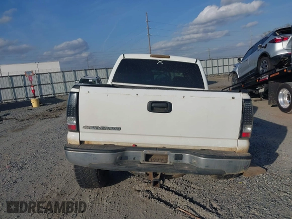 2006 Chevrolet Silverado 1500 LT1 with VIN 2GCEK13T861144372, listed as a IAAI auction lot 41564008 with 295,445 mi miles. Bid and sale history available at carsss.com. Image 17.