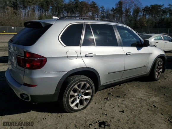 2013 BMW X5 xDrive35i with VIN 5UXZV4C5XD0B24548, listed as a Copart auction lot 82750484 with NaN miles and Salvage Title. Bid and sale history available at carsss.com. Image 3.