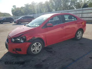 2015 Chevrolet Sonic LT z VIN 1G1JC5SH2F4109470, wystawiony jako Copart lot #55589395 z przebiegiem Nie podano mil oraz Szkody całkowita. Historia ofert i sprzedaży dostępna na DreamBid. Obrazek 1.