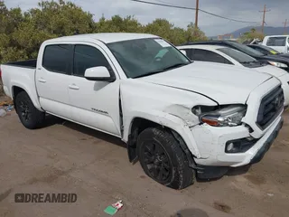 2021 Toyota Tacoma SR z VIN 3TYAX5GN6MT018475, wystawiony jako IAAI lot #41966835 z przebiegiem 42 780 mil mil oraz . Historia ofert i sprzedaży dostępna na DreamBid. Obrazek 1.