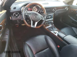 2012 Mercedes-Benz SLK 350 z VIN WDDPK5HAXCF009203, wystawiony jako Copart lot #83078254 z przebiegiem Nie podano mil oraz Szkoda całkowita • Salvage title. Historia ofert i sprzedaży dostępna na DreamBid. Obrazek 8.