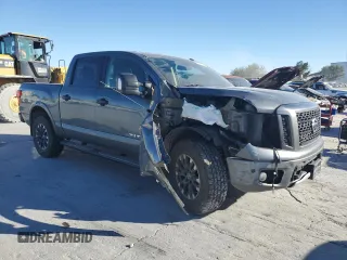 2017 Nissan Titan Platinum Reserve z VIN 1N6AA1E53HN543012, wystawiony jako Copart lot #39144854 z przebiegiem 83 008 mil mil oraz Szkoda całkowita • Salvage title. Historia ofert i sprzedaży dostępna na DreamBid. Obrazek 4.