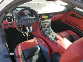 2012 Mercedes-Benz SLS AMG SLS AMG z VIN WDDRJ7HA6CA009333, wystawiony jako Copart lot #53964205 z przebiegiem 22 785 mil mil oraz Szkody całkowita. Historia ofert i sprzedaży dostępna na DreamBid. Obrazek 8.