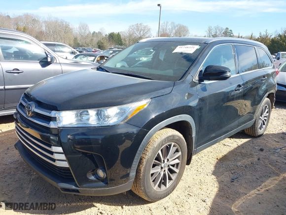 2019 Toyota Highlander SE with VIN 5TDJZRFH1KS603437, listed as a IAAI auction lot 41748341 with 67,814 mi miles. Bid and sale history available at carsss.com. Image 17.