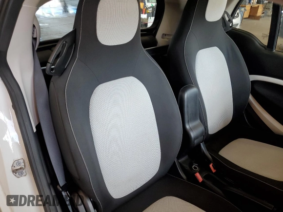 2018 Smart fortwo Pure with VIN WMEFJ9BA6JK270276, listed as a Copart auction lot 64037285 with 47,377 mi miles and Clean title. Bid and sale history available at DreamBid. Image 10.