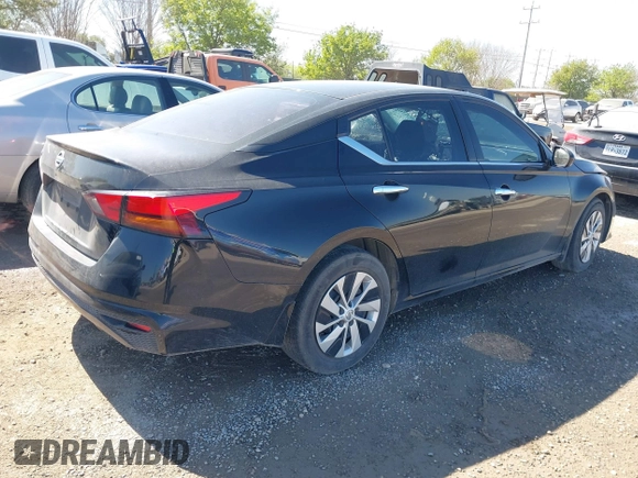 2022 Nissan Altima 2.5 S with VIN 1N4BL4BV8NN300823, listed as a IAAI auction lot 41836334 with 47,296 mi miles. Bid and sale history available at carsss.com. Image 4.