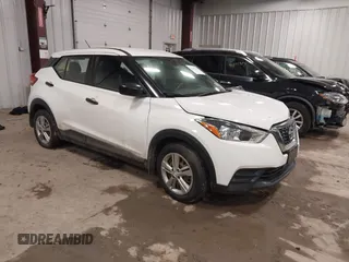 2020 Nissan Kicks S z VIN 3N1CP5BV0LL579340, wystawiony jako IAAI lot #41269204 z przebiegiem 100 000 mil mil oraz . Historia ofert i sprzedaży dostępna na DreamBid. Obrazek 1.