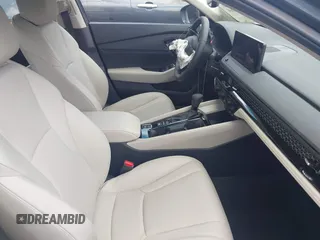 2025 Honda Accord EX-L z VIN 1HGCY2F67SA035808, wystawiony jako IAAI lot #42233264 z przebiegiem 715 mil mil oraz . Historia ofert i sprzedaży dostępna na DreamBid. Obrazek 5.