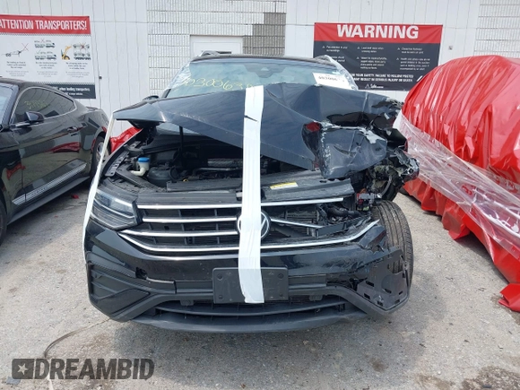 2022 Volkswagen Tiguan SE with VIN 3VV2B7AXXNM060140, listed as a IAAI auction lot 40300638 with 25,955 mi miles and . Bid and sale history available at DreamBid. Image 12.