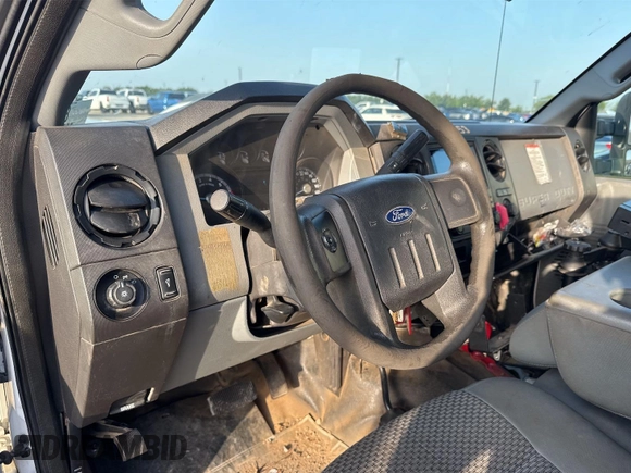 2012 Ford F-250 XL z VIN 1FT7W2B66CEC58671, wystawiony jako IAAI lot #42882779 z przebiegiem 209 694 mil mil oraz . Historia ofert i sprzedaży dostępna na DreamBid. Obrazek 1.