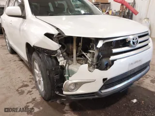 2011 Toyota Highlander with VIN 5TDBK3EH4BS083872, listed as a IAAI auction lot 41392392 with 305,143 mi miles. Bid and sale history available at carsss.com. Image 6.