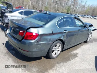 2013 BMW 5 Series 528i xDrive z VIN WBAXH5C56DDW13425, wystawiony jako IAAI lot #41927530 z przebiegiem 120 847 mil mil oraz . Historia ofert i sprzedaży dostępna na DreamBid. Obrazek 4.