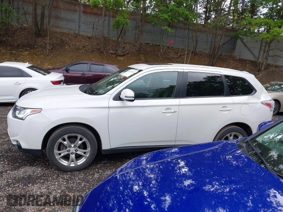 2014 Mitsubishi Outlander SE z VIN JA4AD3A37EZ015188, wystawiony jako IAAI lot #42281043 z przebiegiem 116 876 mil mil oraz . Historia ofert i sprzedaży dostępna na DreamBid. Obrazek 14.
