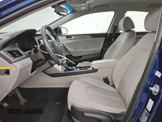 2017 Hyundai Sonata SE z VIN 5NPE24AF8HH481091, wystawiony jako Copart lot #57140915 z przebiegiem 71 033 mil mil oraz Czysty tytuł • Clean title. Historia ofert i sprzedaży dostępna na DreamBid. Obrazek 7.