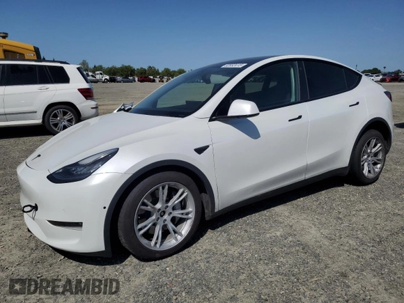 2022 Tesla Model Y Long Range z VIN 7SAYGAEE6NF492070, wystawiony jako Copart lot #52032415 z przebiegiem 143 732 mil mil oraz Szkody całkowita. Historia ofert i sprzedaży dostępna na DreamBid. Obrazek 1.